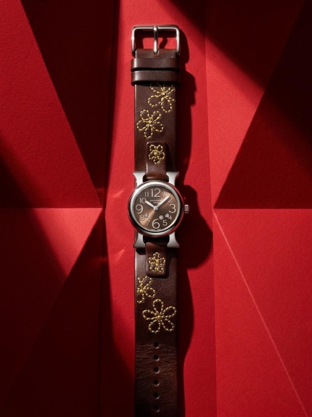 Vintage Fossil "Bawo" Embroidered Floral Cuff Leather Watch – Working